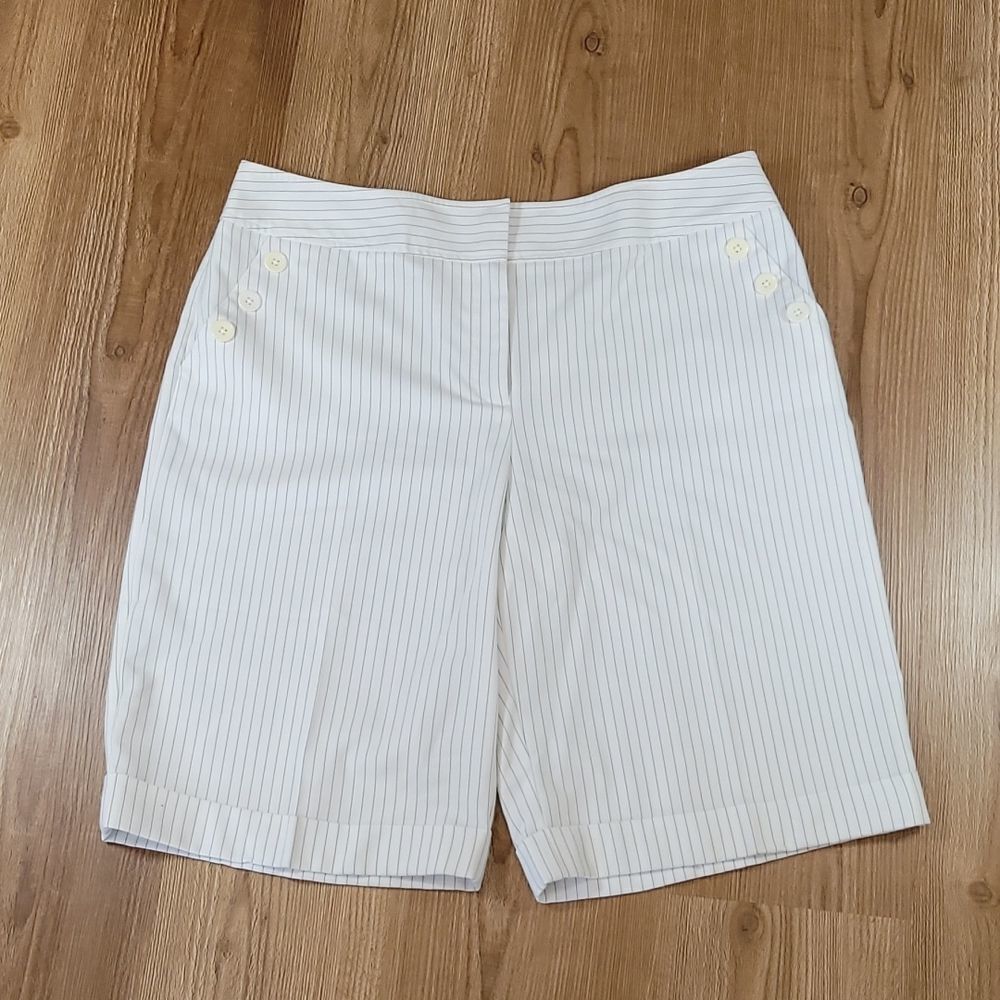 🔹️Apt 9 White Pinstripe Ava Cuffed Dressy Shorts Size 14
